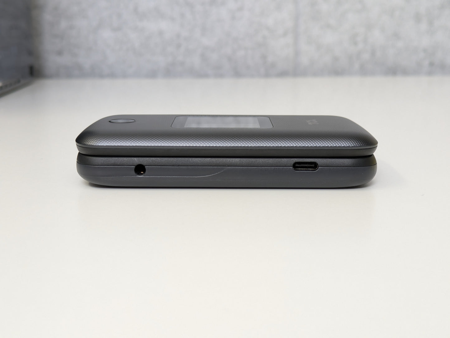 TCL Flip Pro - 4GB - Gray - Verizon - USED