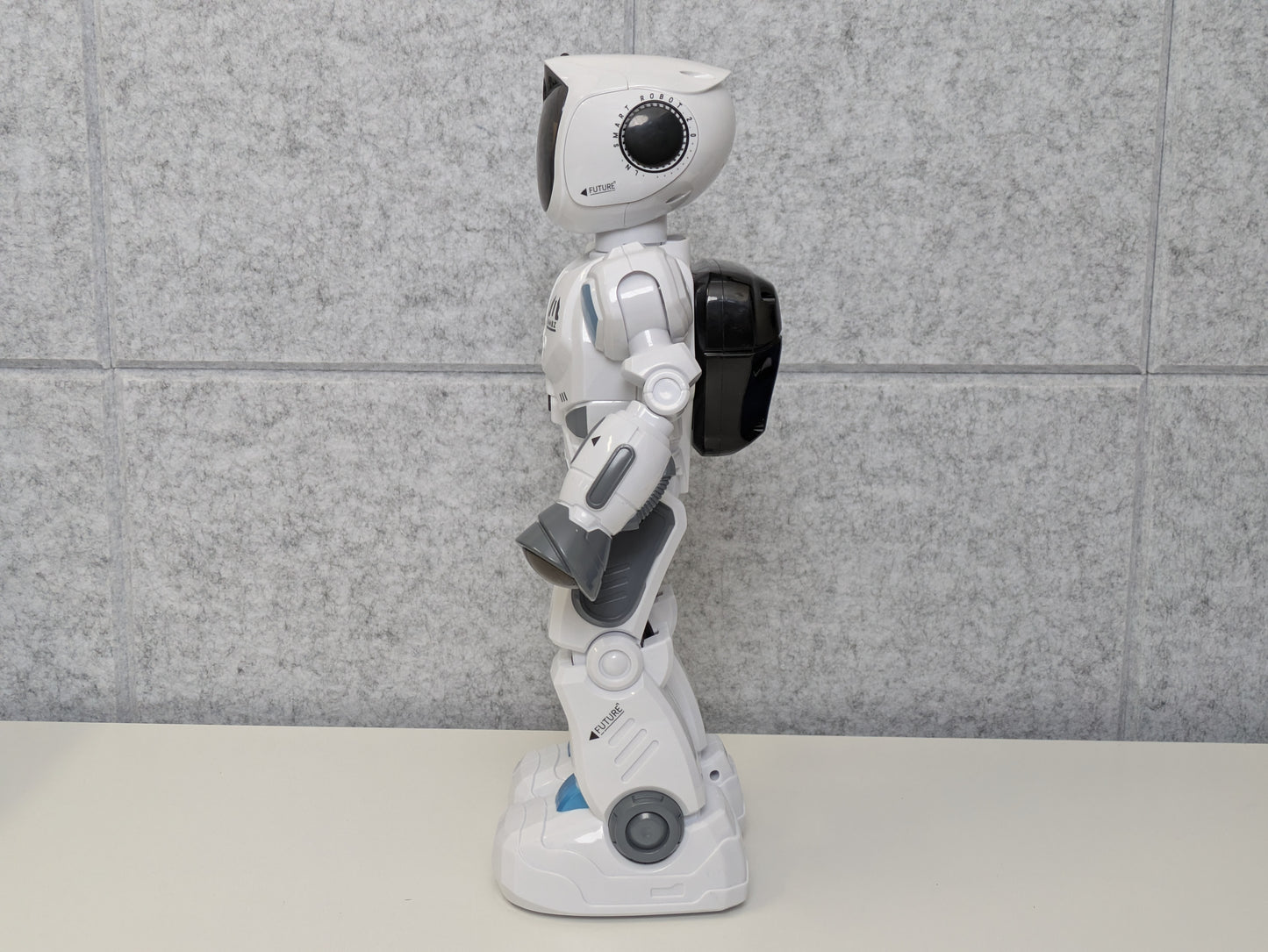 Le Neng Toys Intelligent Remote Control Robot - USED