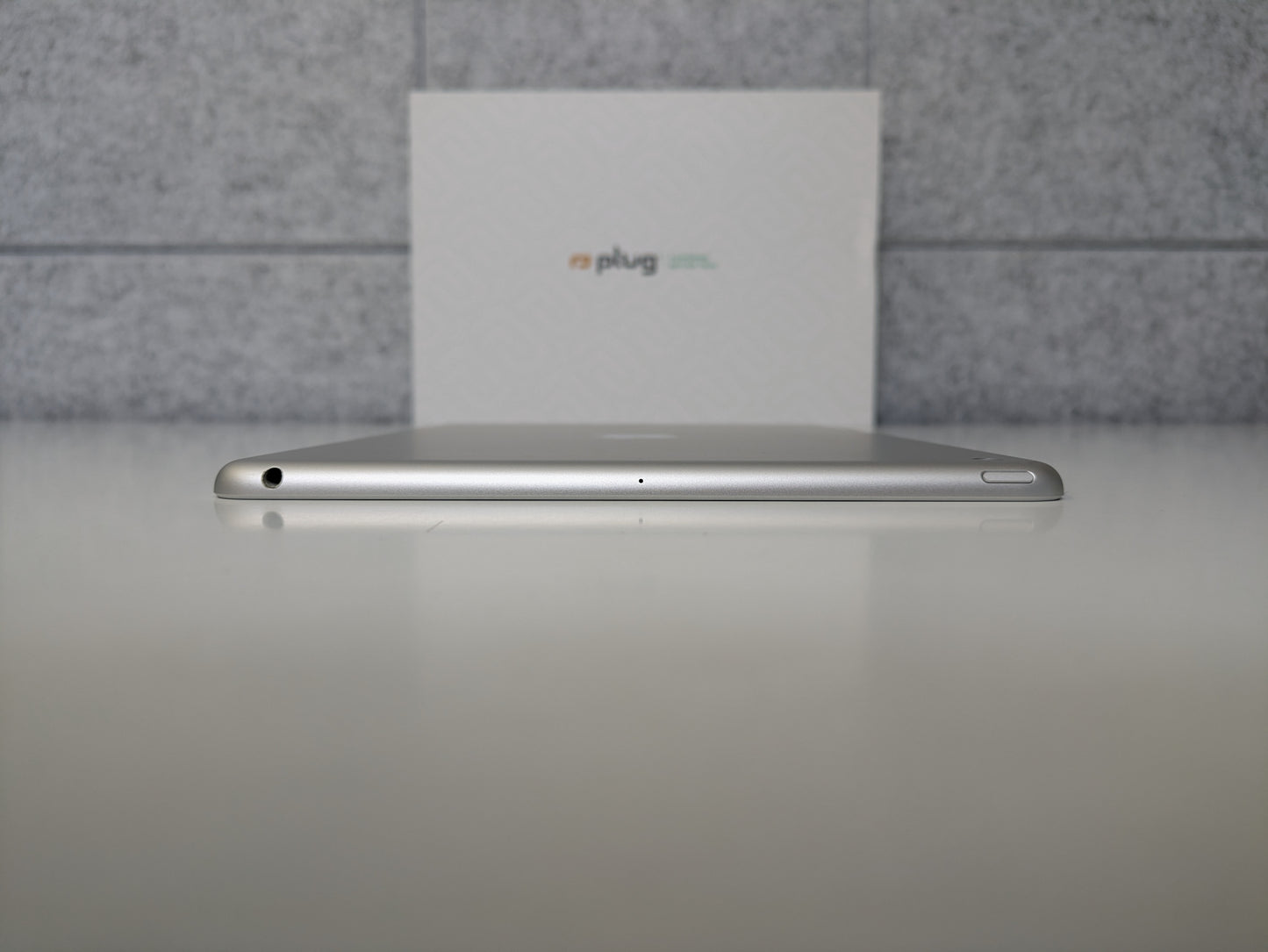 Apple iPad A2602 (9th Generation)  - 64GB - Silver - WIFI ONLY - USED