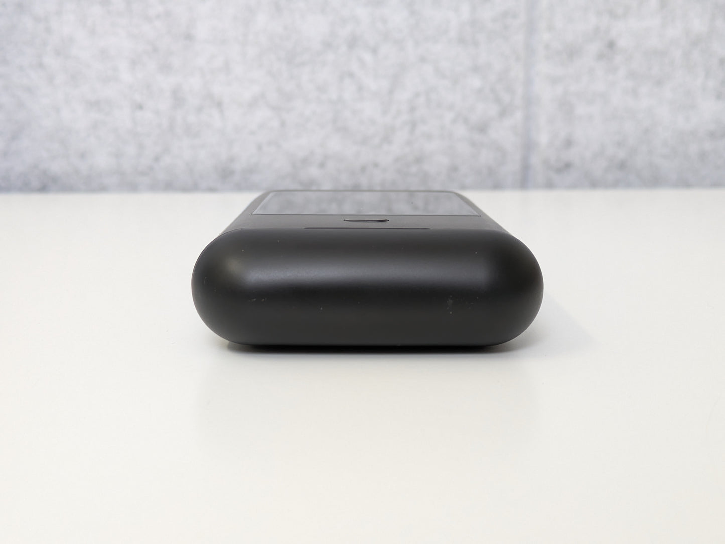 SE-two Battery Bank Smartphone Accessory w/ Built-In Wireless Earbuds - USED