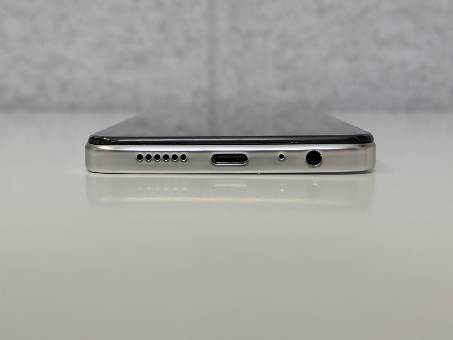 FUFFI M17 Pro - 128GB - White - Unlocked - USED, IN BOX