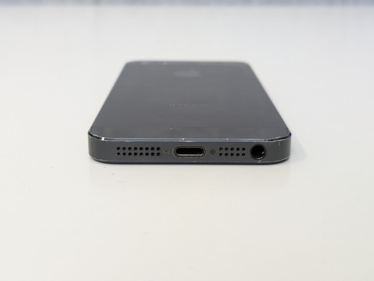 iPhone 5 A1428 (Network Locked to AT&T) - 16GB - Slate Black - AS-IS