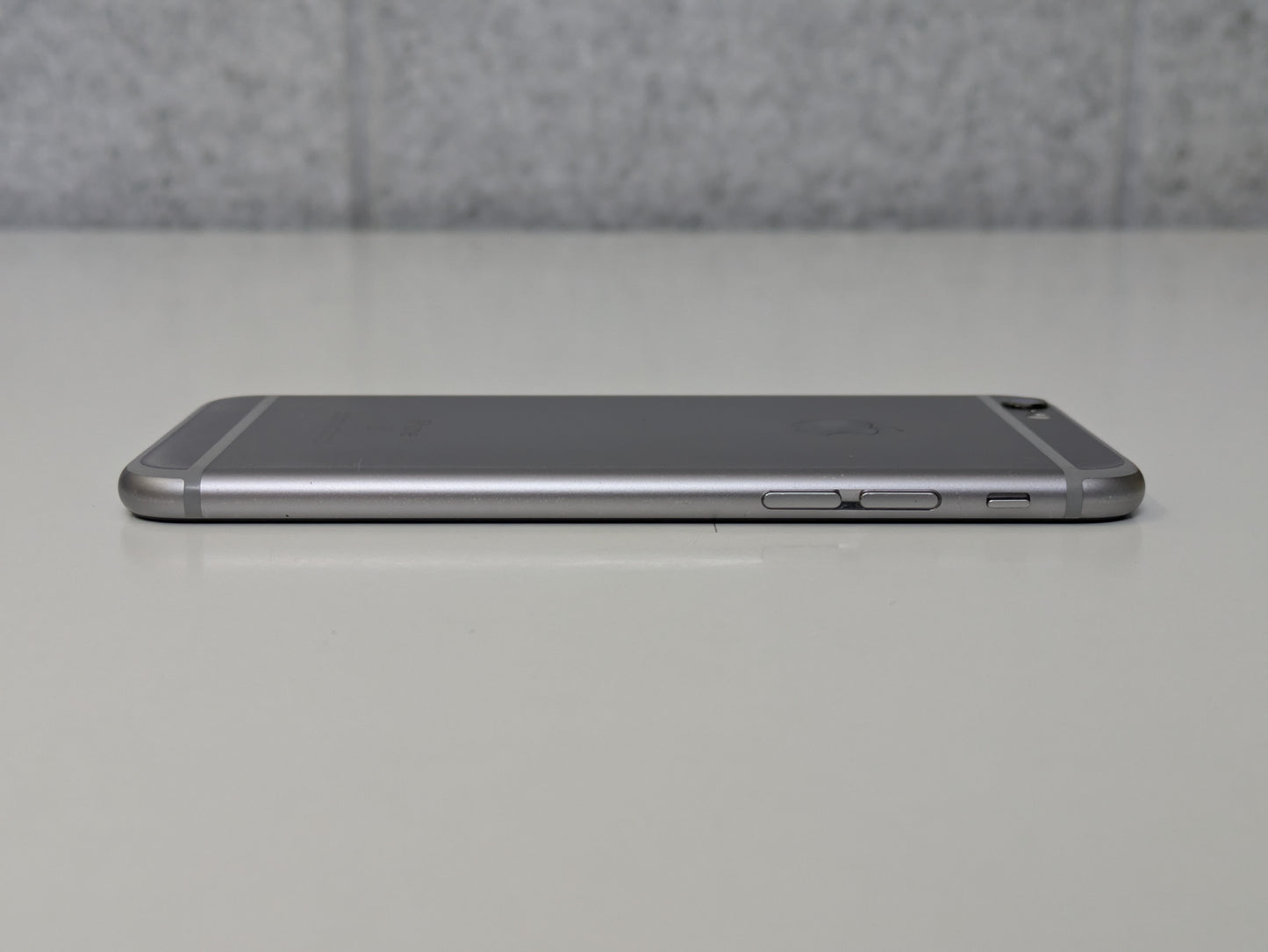 Apple iPhone 6S - 32GB - Space Gray - UNLOCKED - USED