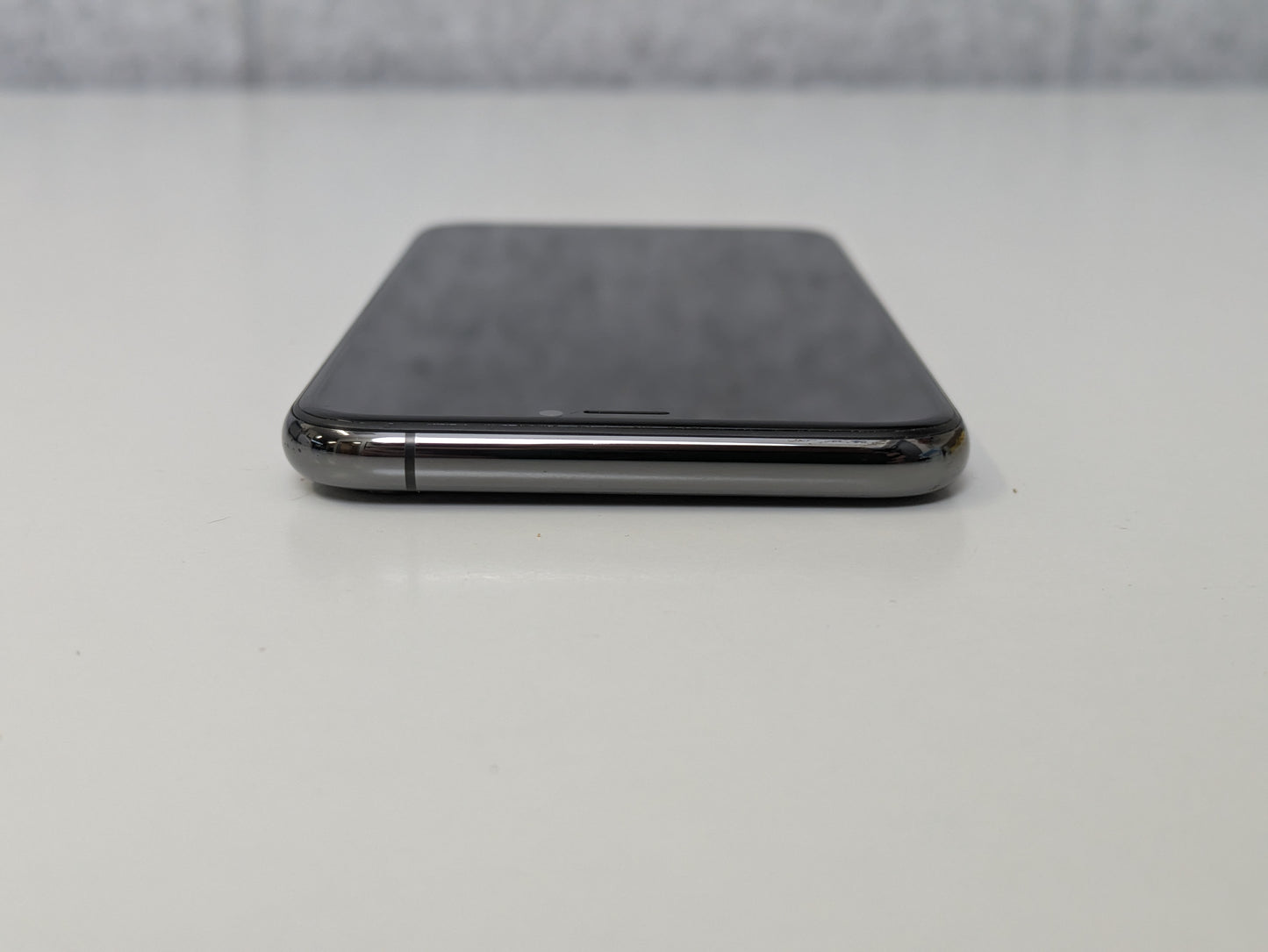 Apple iPhone XS - 64GB - Space Gray - Unlocked - USED