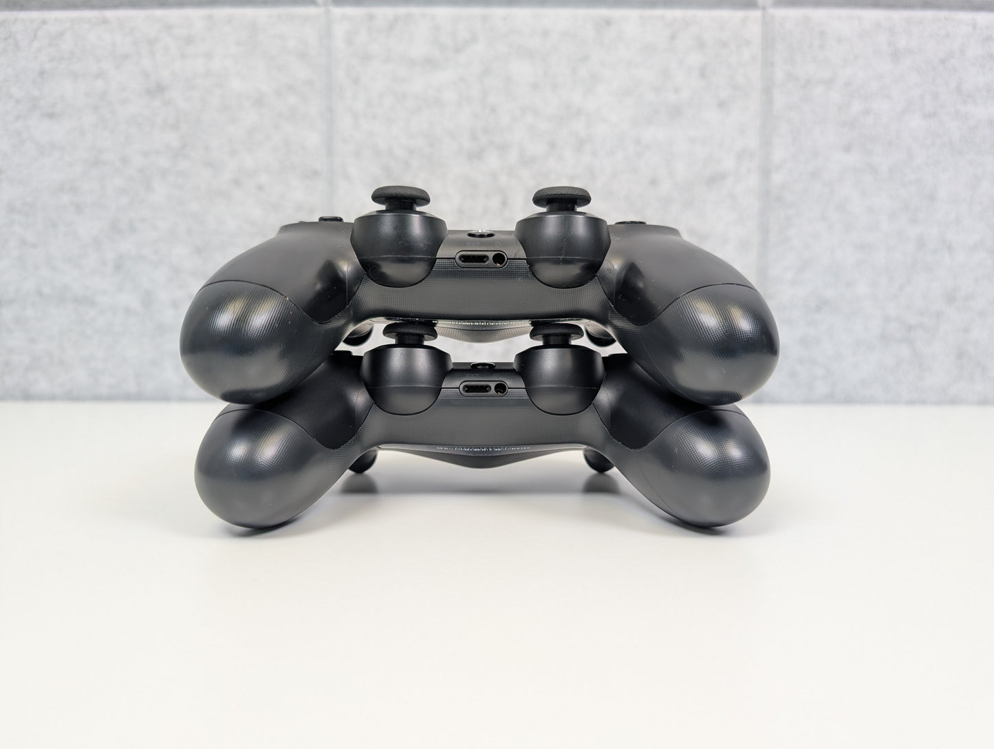 Sony PlayStation 4 Slim LOW FIRMWARE (v12.02) w/ accessories - 1TB - Black - USED