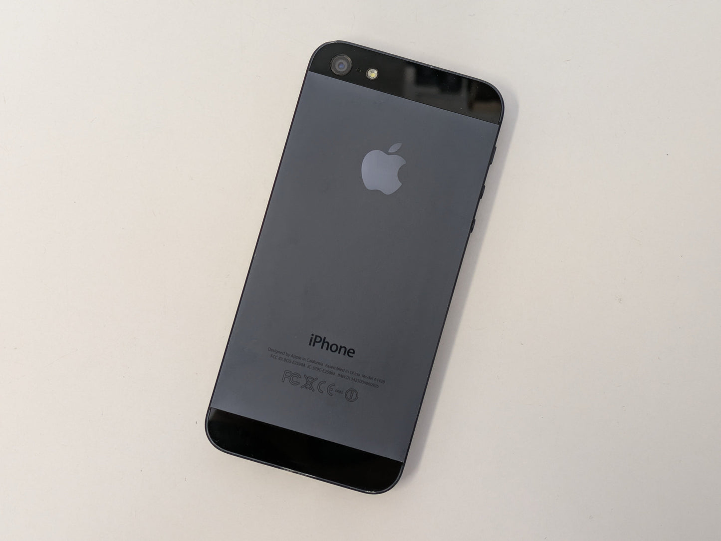 iPhone 5 A1428 (Network Locked to AT&T) - 16GB - Slate Black - USED