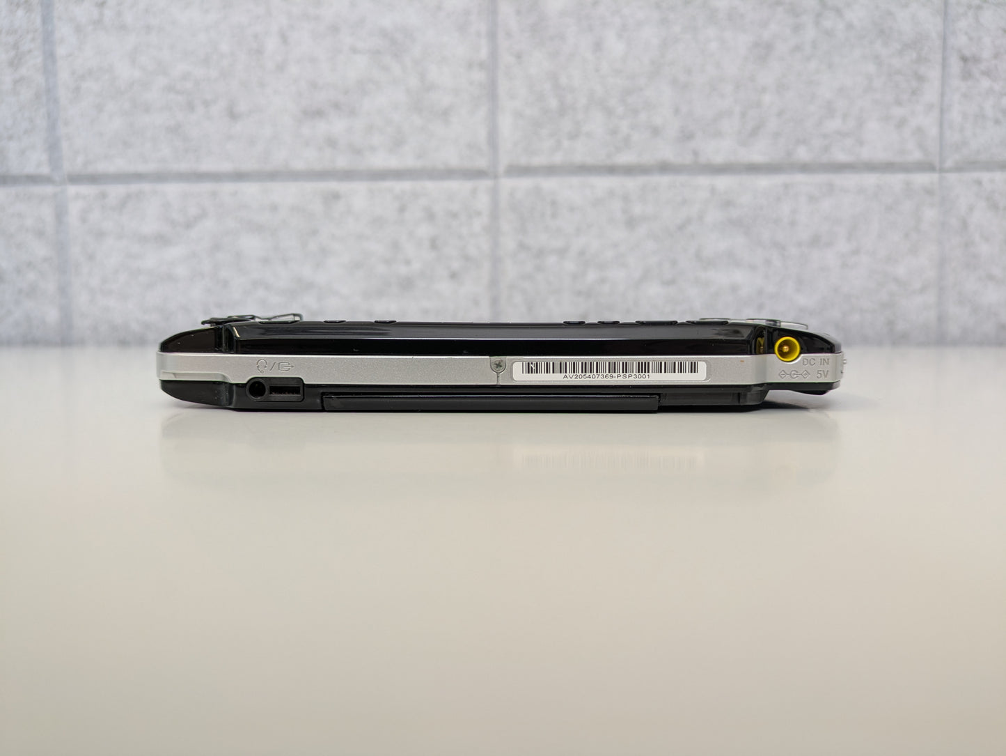 Sony PlayStation Portable PSP PSP3001c - CONSOLE ONLY - DISPLAY ISSUES, MISSING BATTERY & BATTERY DOOR - AS-IS