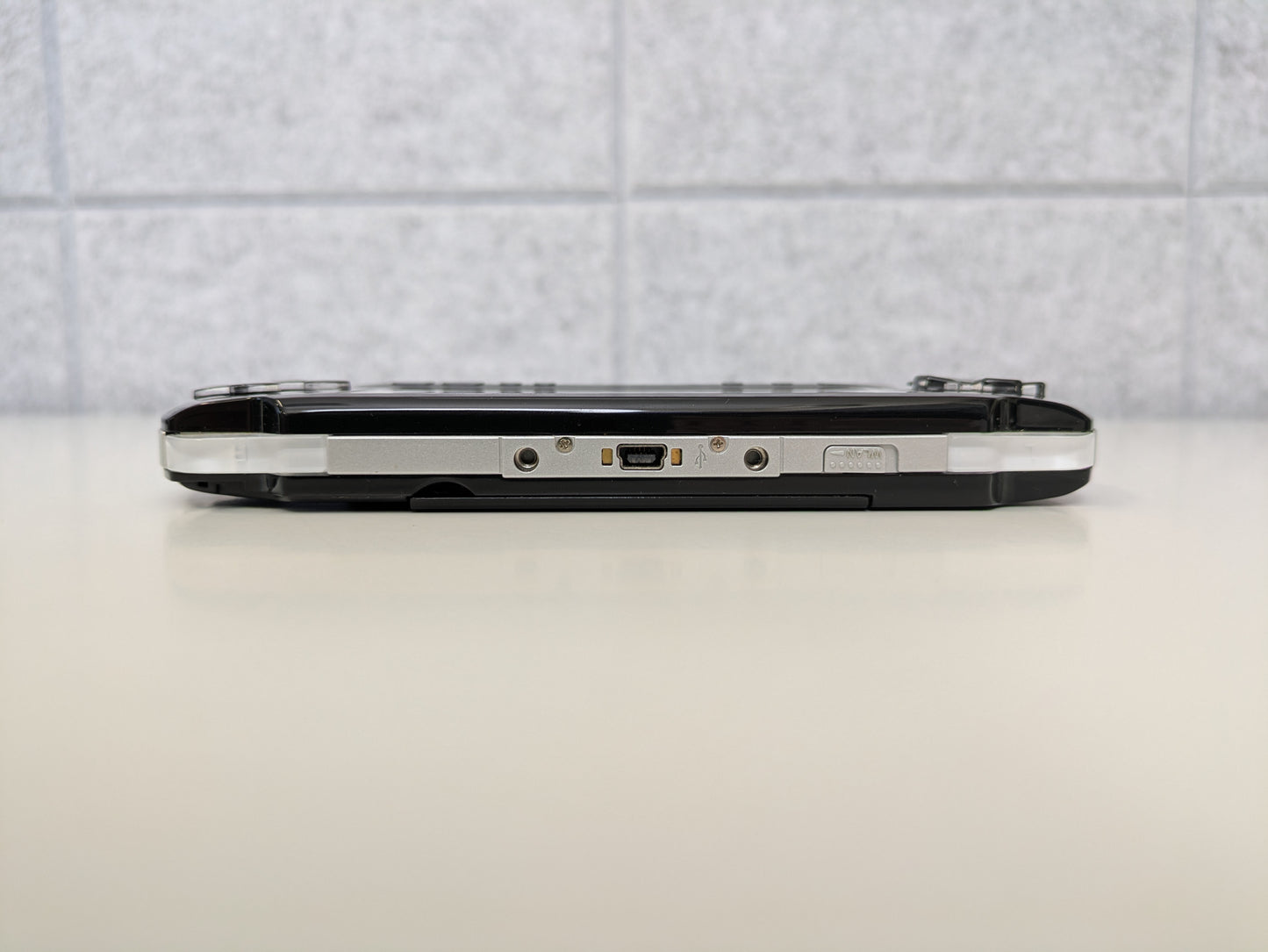 Sony PlayStation Portable PSP PSP3001c - CONSOLE ONLY - DISPLAY ISSUES, MISSING BATTERY & BATTERY DOOR - AS-IS