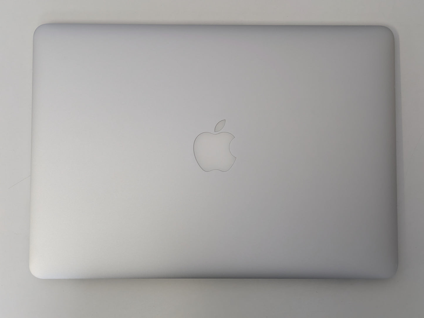 Apple MacBook Air A1466 - 13.3" 2017 - 1.8GHz Dual-Core i5, 128GB SSD, 8GB 1600MHz DDR3 - USED