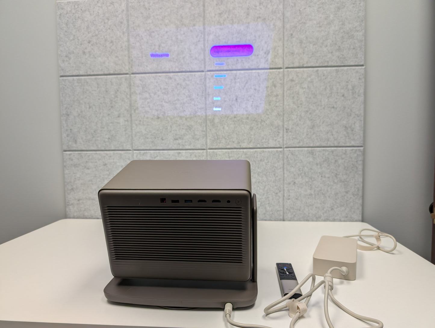 XGIMI Horizon 20 Max IMAX Home Theatre Projector with Google TV - USED