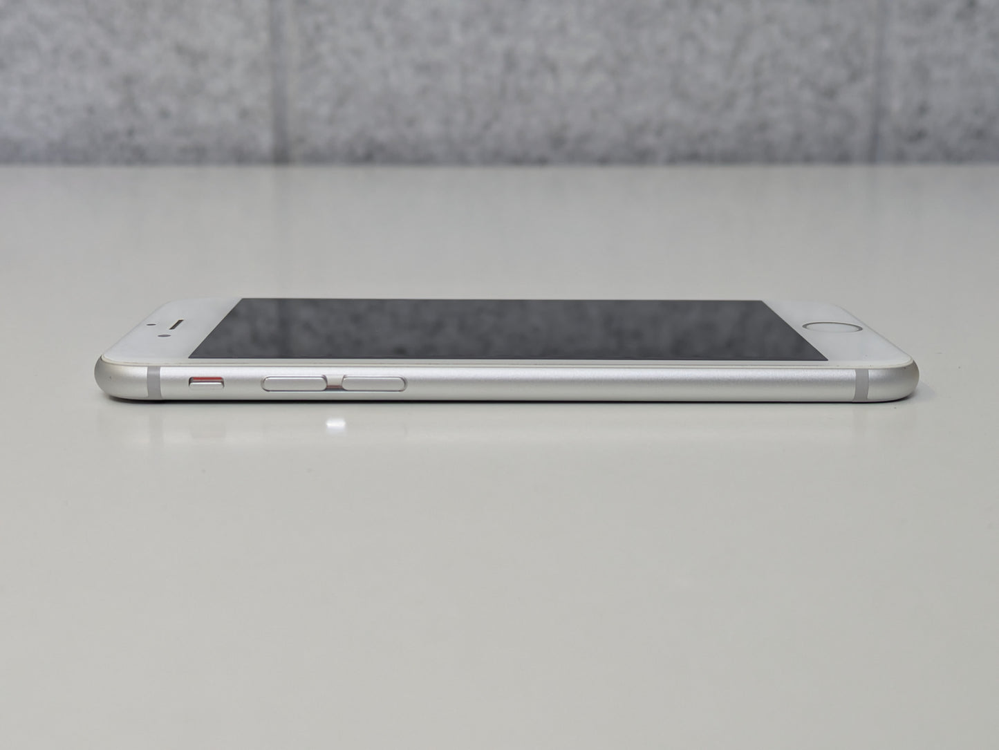 Apple iPhone 6 - 64GB - Silver - UNLOCKED - USED