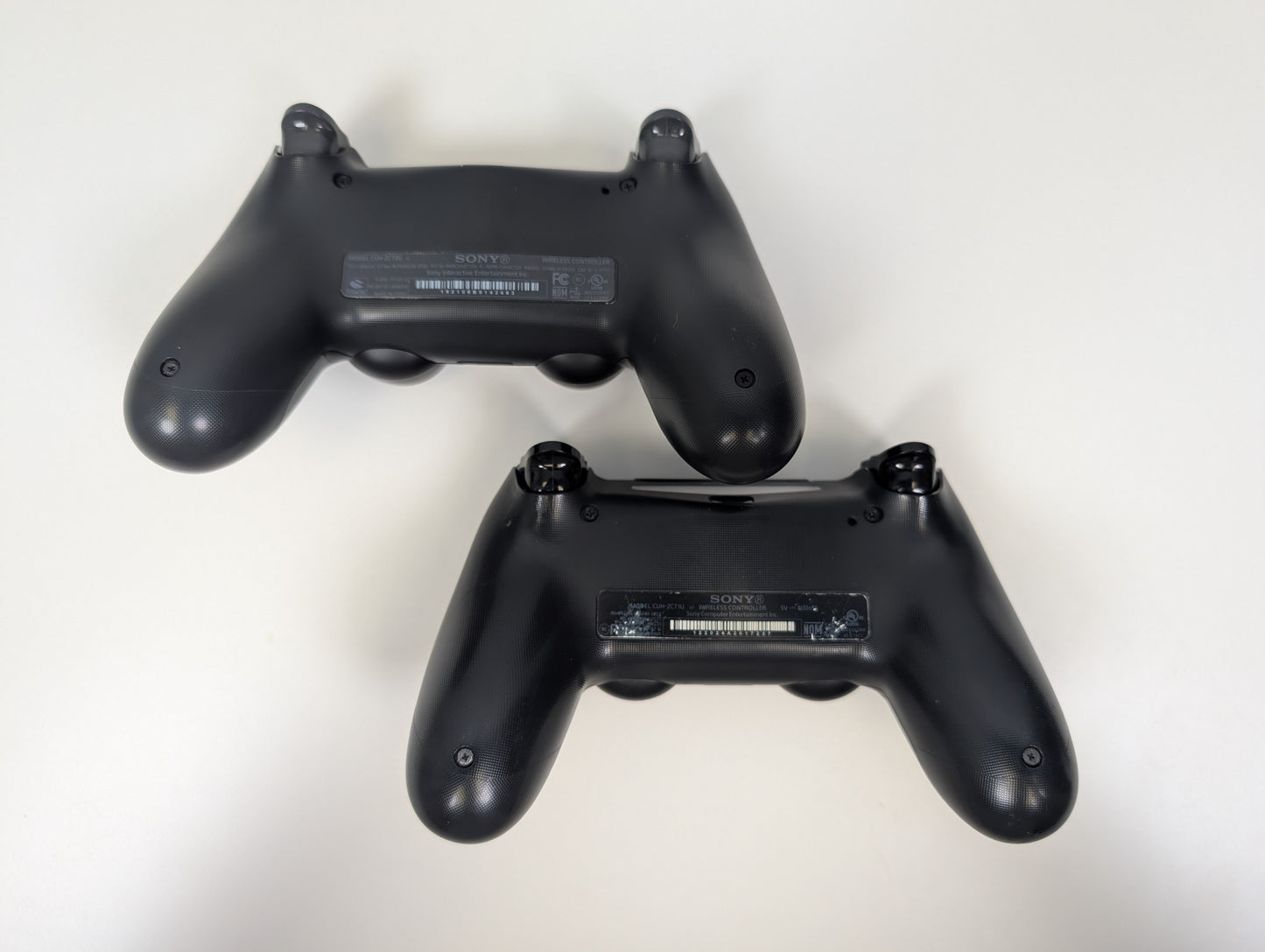 Sony PlayStation 4 Slim LOW FIRMWARE (v12.02) w/ accessories - 1TB - Black - USED