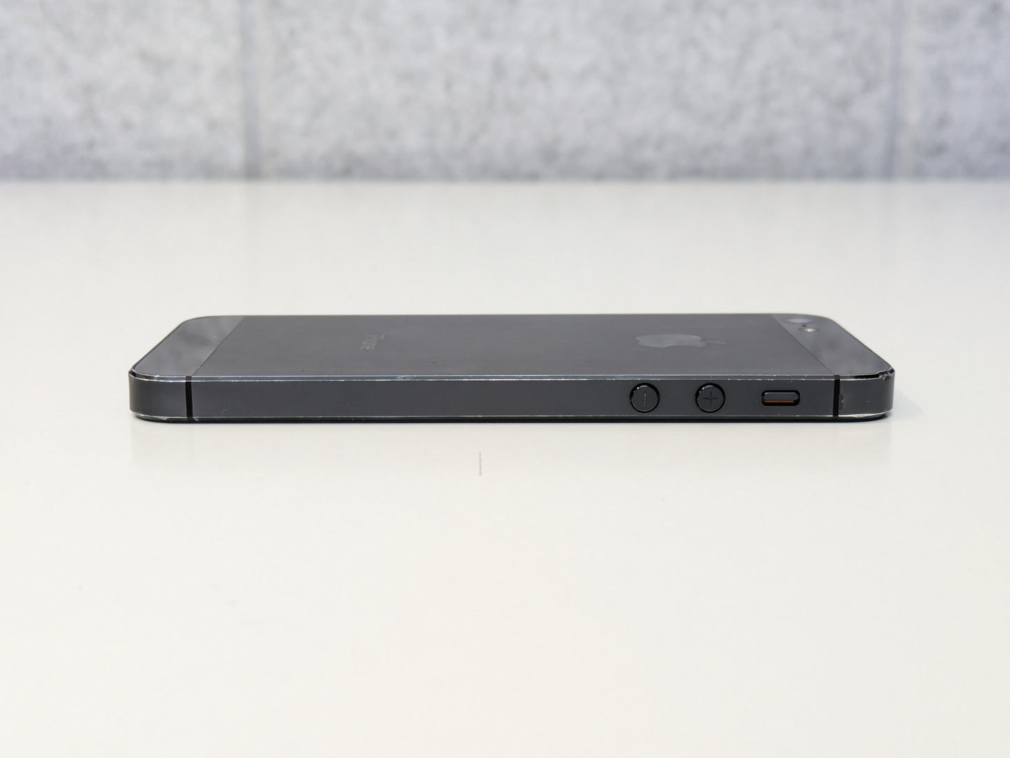 iPhone 5 A1428 (Network Locked to AT&T) - 16GB - Slate Black - AS-IS