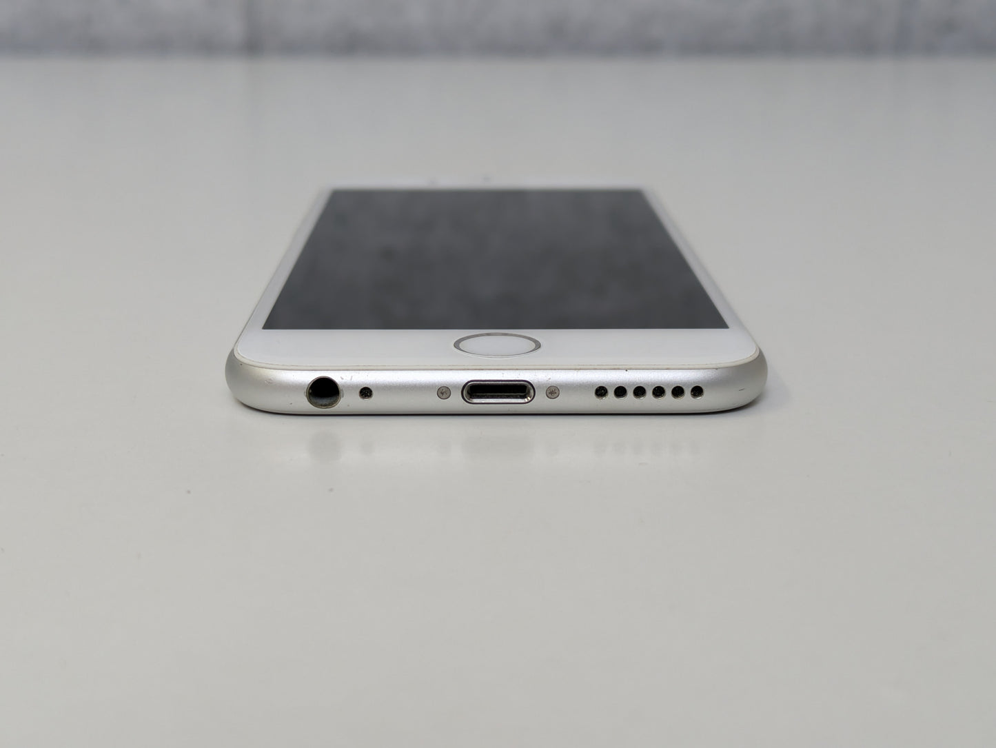 Apple iPhone 6 - 64GB - Silver - UNLOCKED - USED