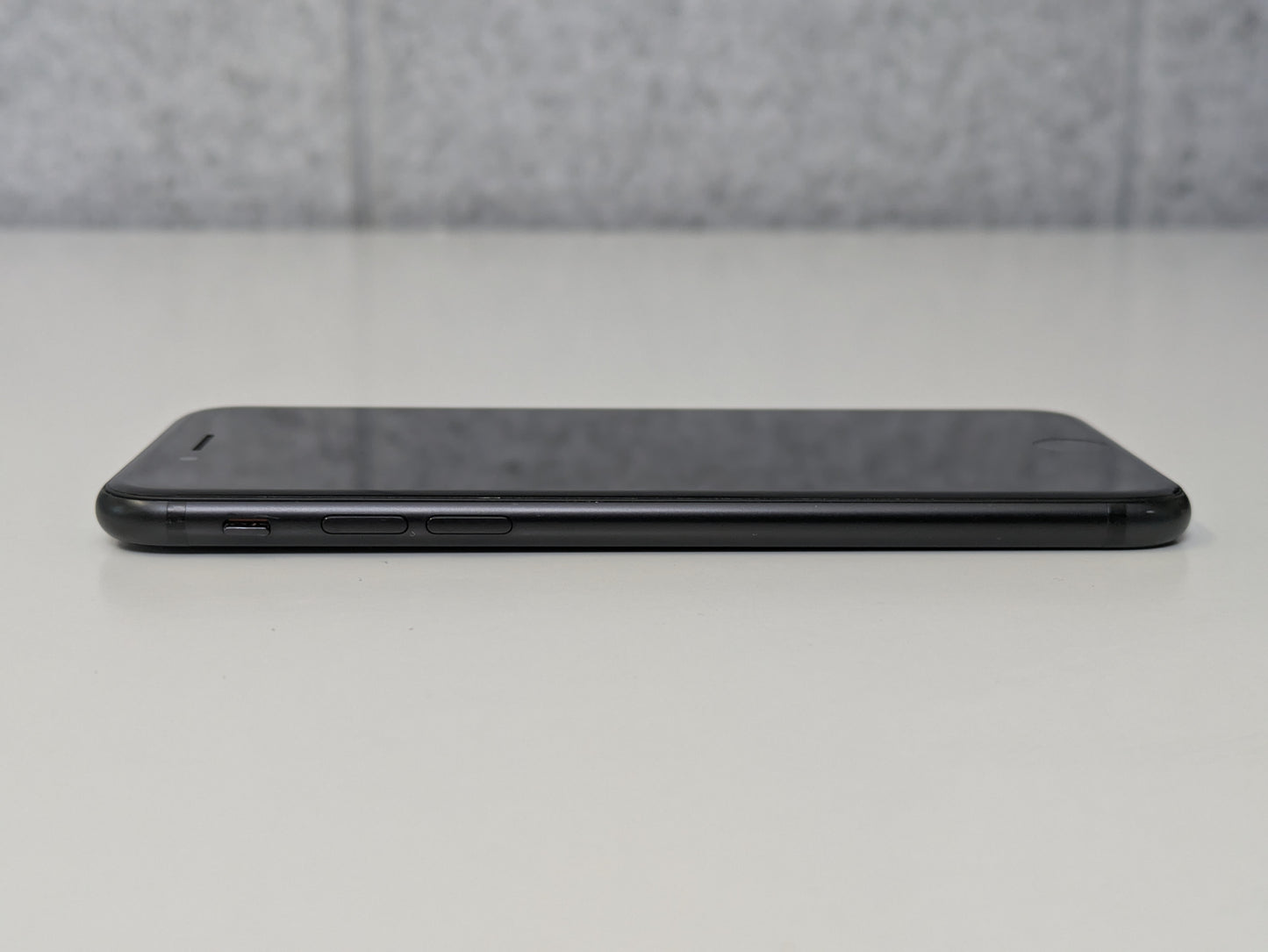 Apple iPhone 7 - 32GB - Black - Unlocked - USED