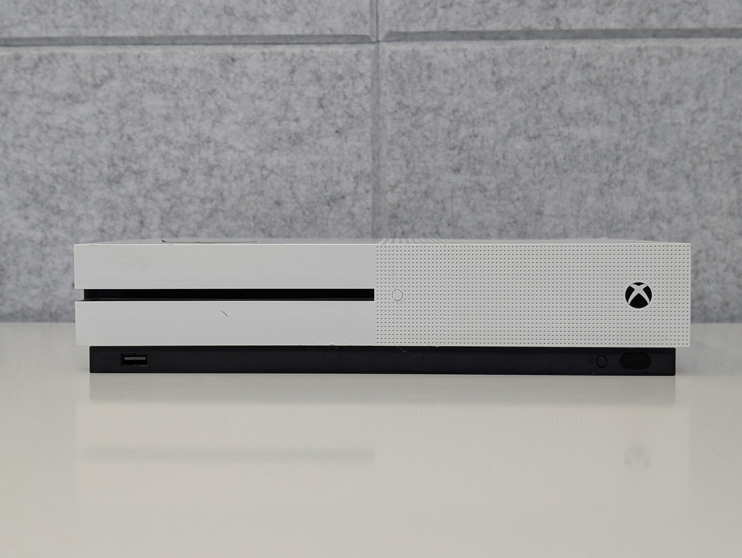 Microsoft Xbox One S (Console ONLY) - 500GB - White - AS-IS