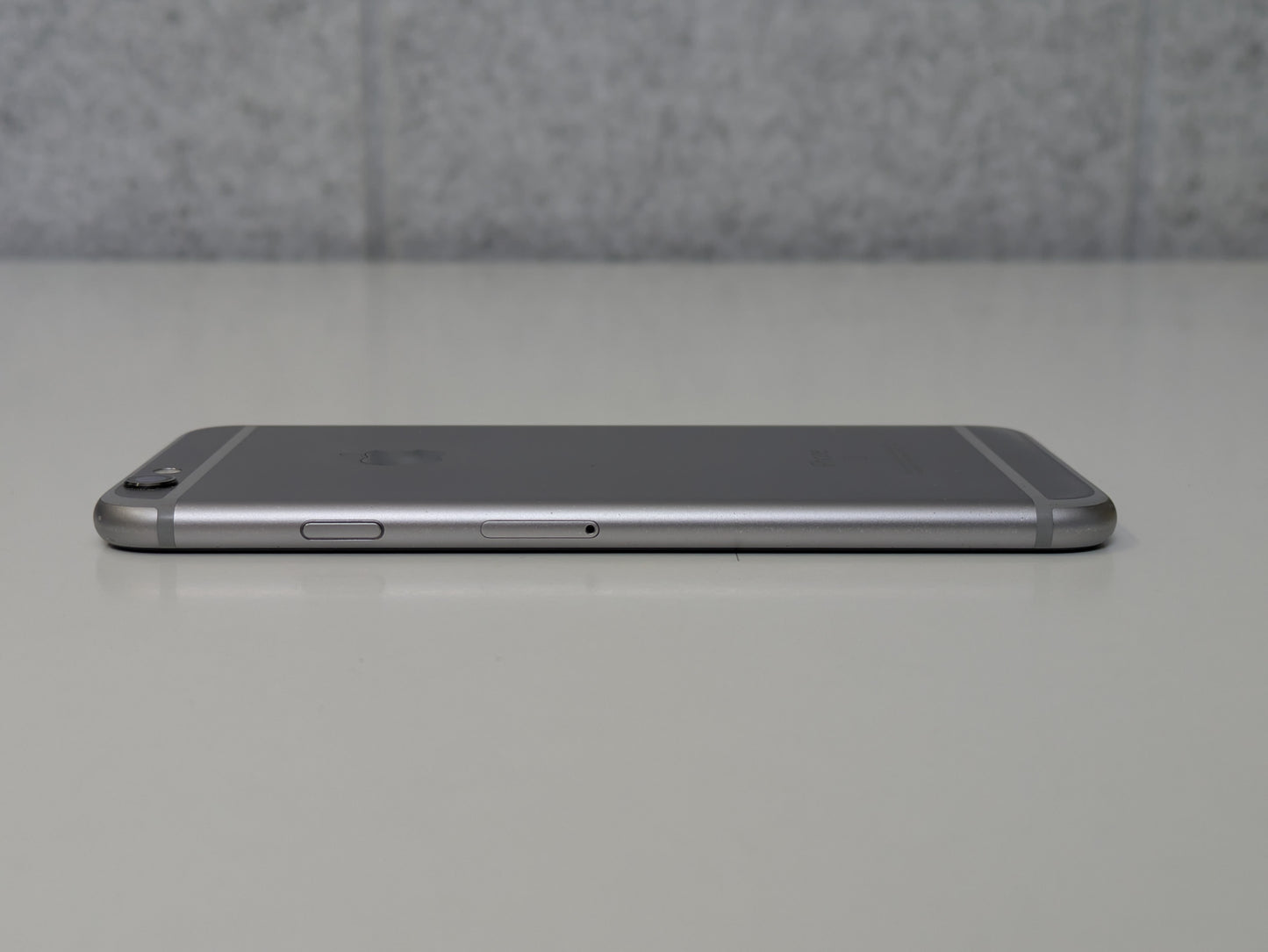 Apple iPhone 6S - 32GB - Space Gray - UNLOCKED - USED