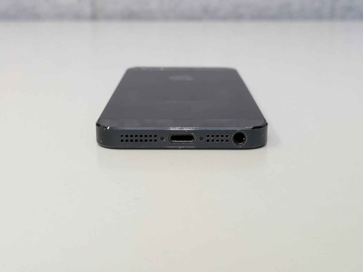 iPhone 5 A1428 (Network Locked to AT&T) - 16GB - Slate Black - USED