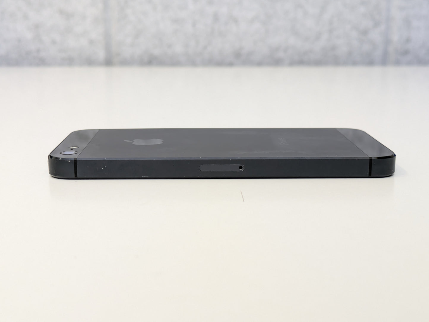 iPhone 5 A1428 (Network Locked to AT&T) - 16GB - Slate Black - USED