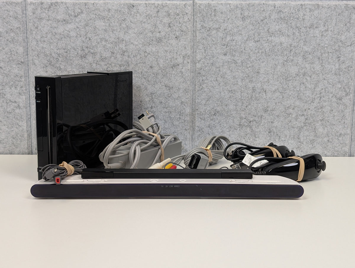 Nintendo Wii (w/ accessories) - Black - (USED/AS-IS)