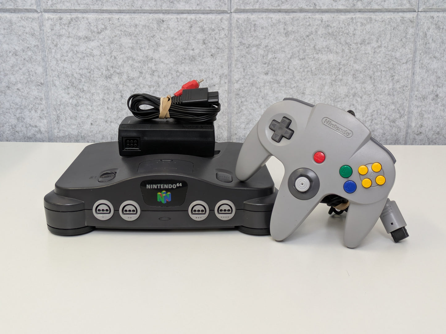 Nintendo 64 N64 w/ accessories - USED