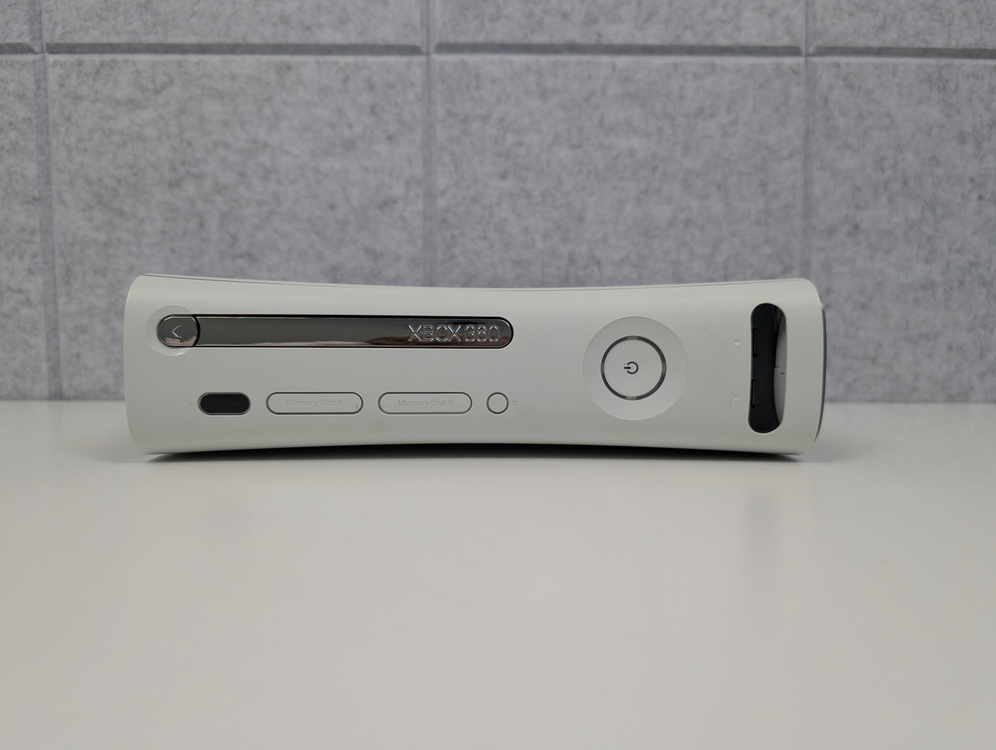 Microsoft Xbox 360 (BLADES DASH 2.0.6717.0, Xenon) - White - NO HARD DRIVE - USED