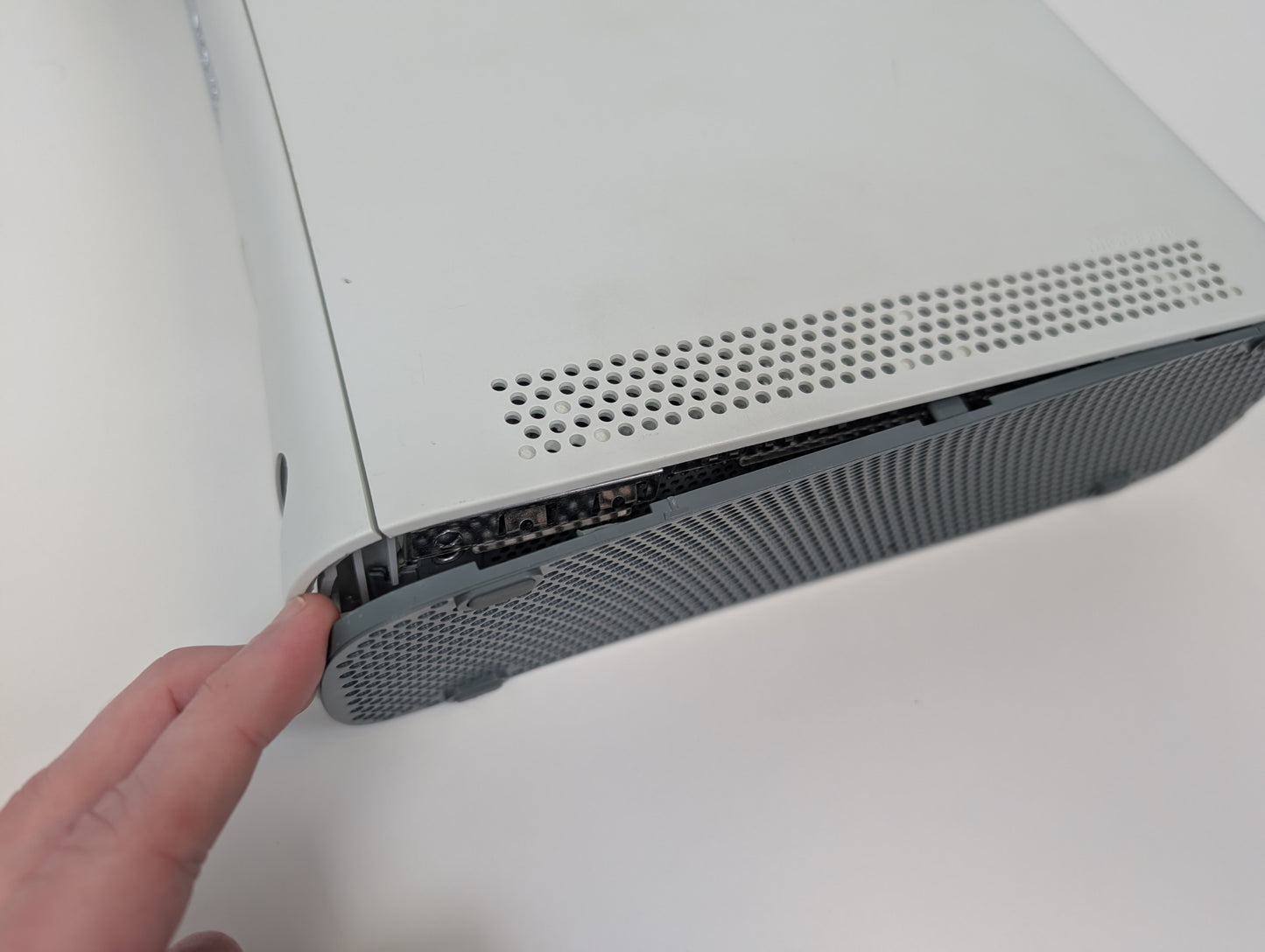 Microsoft Xbox 360 (BLADES DASH 2.0.6717.0, Xenon) - White - NO HARD DRIVE - USED