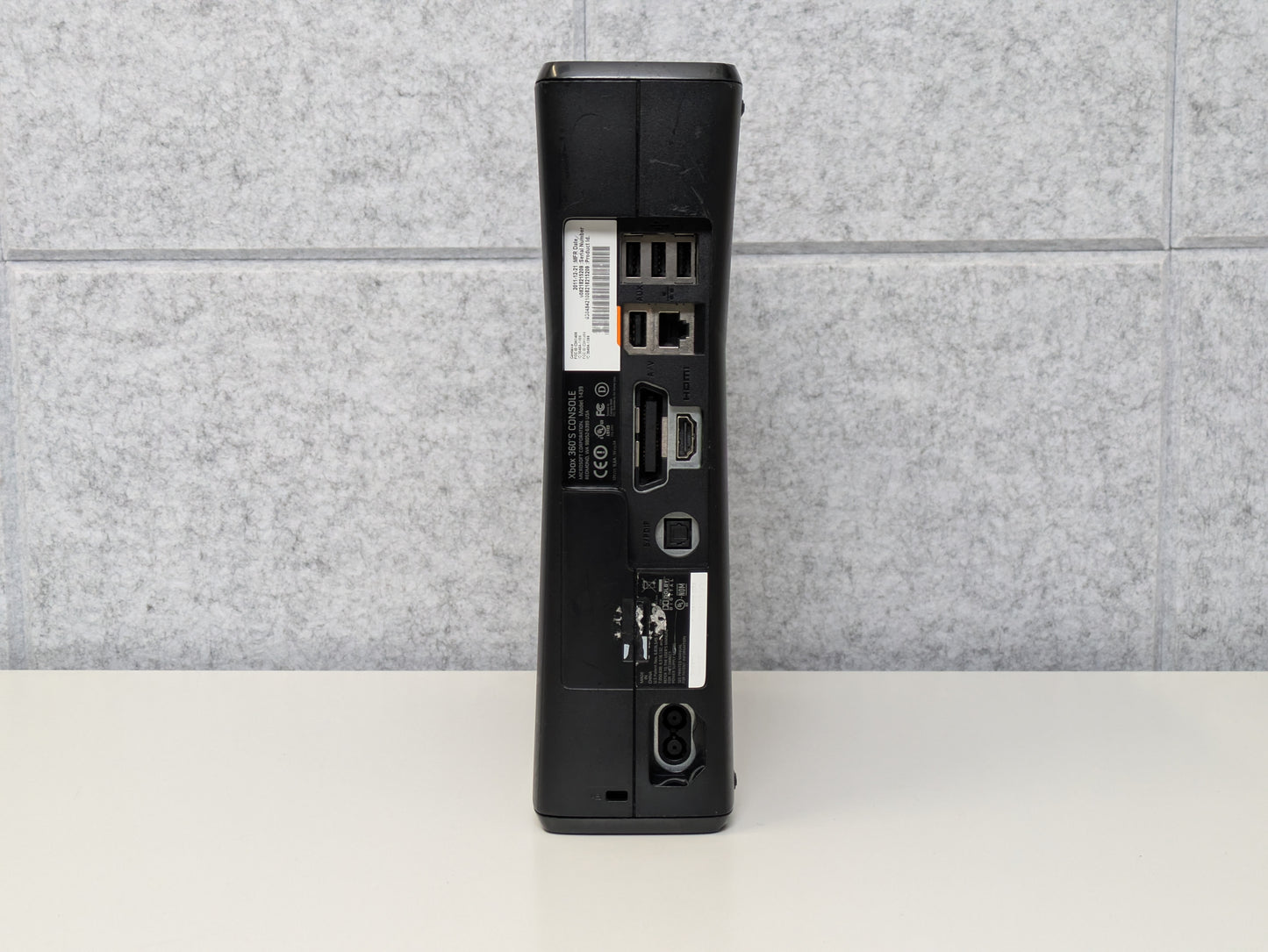 Microsoft Xbox 360 S (w/ accessories) - Black - 4GB - USED