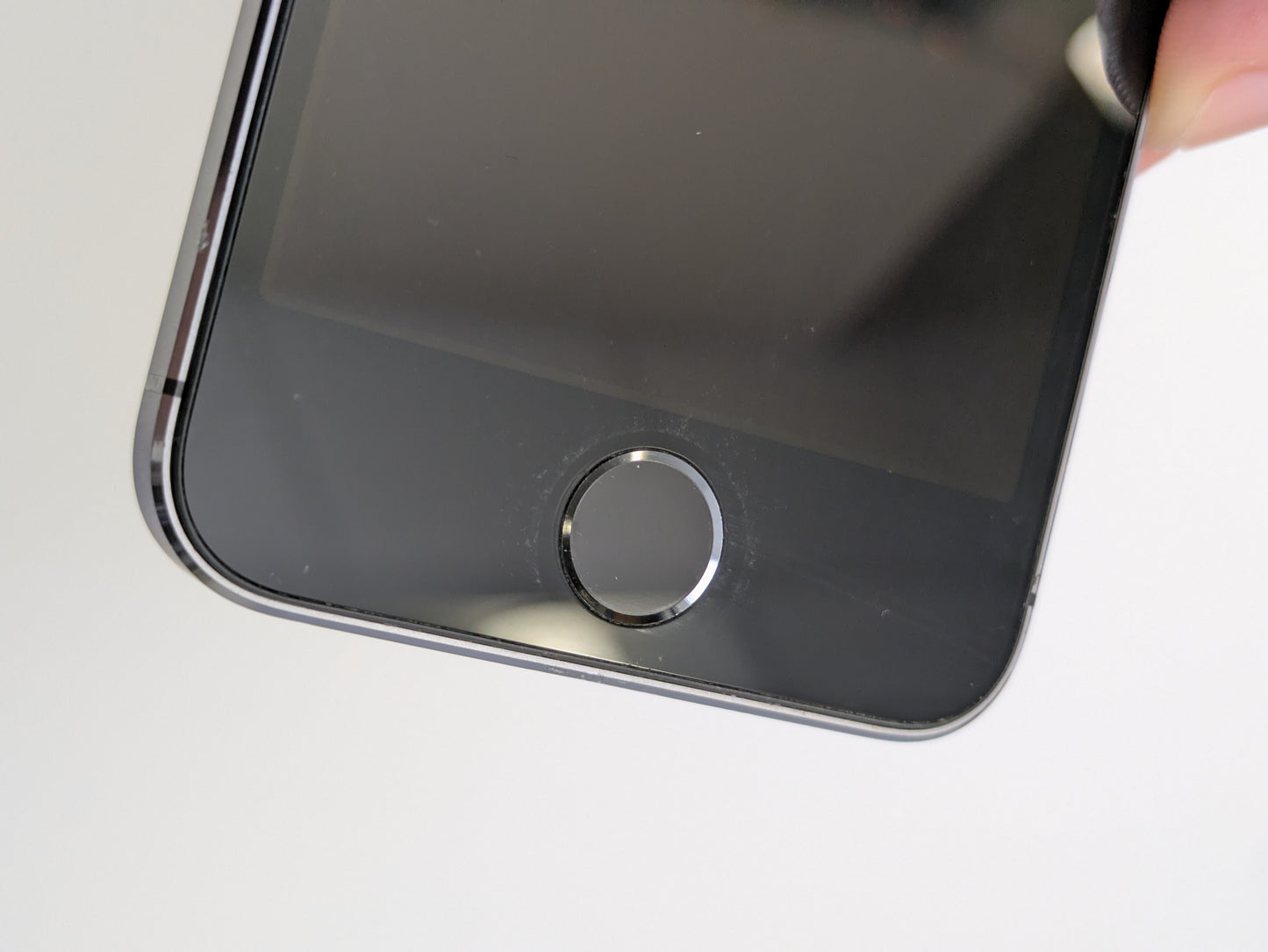 iPhone 5S A1533 (Network Locked to AT&T) - 16GB - Space Gray - USED