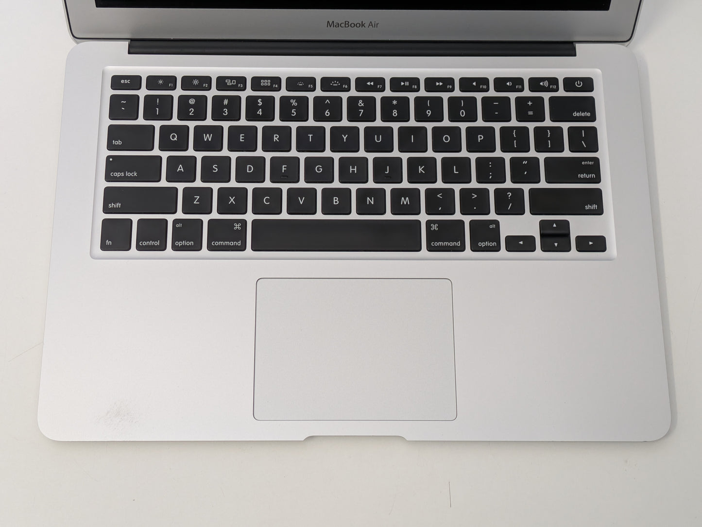 Apple MacBook Air A1466 - 13.3" 2017 - 1.8GHz Dual-Core i5, 128GB SSD, 8GB 1600MHz DDR3 - USED