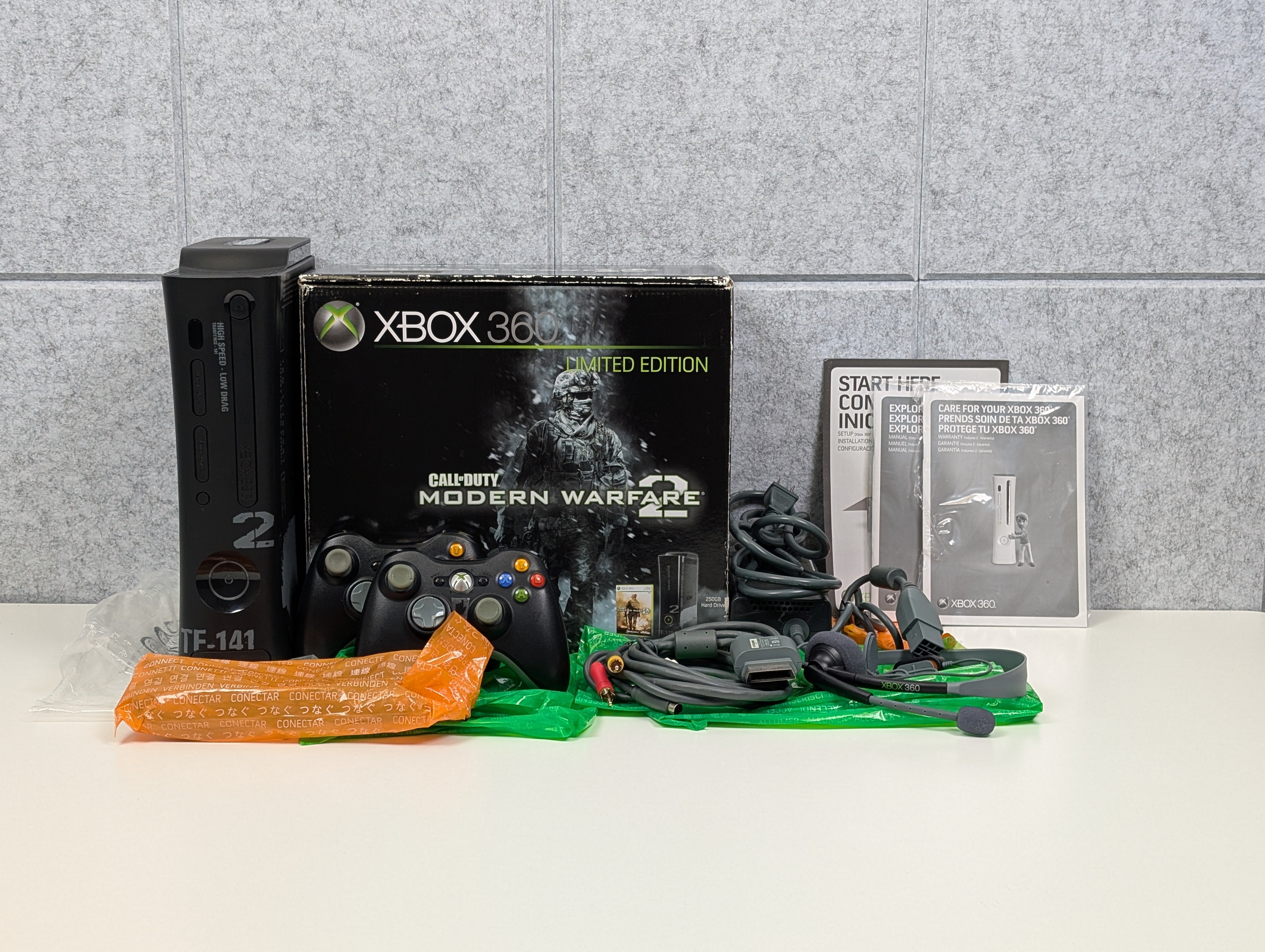 Microsoft Xbox 360 IN BOX - 250GB - Call of Duty: Modern Warfare 2