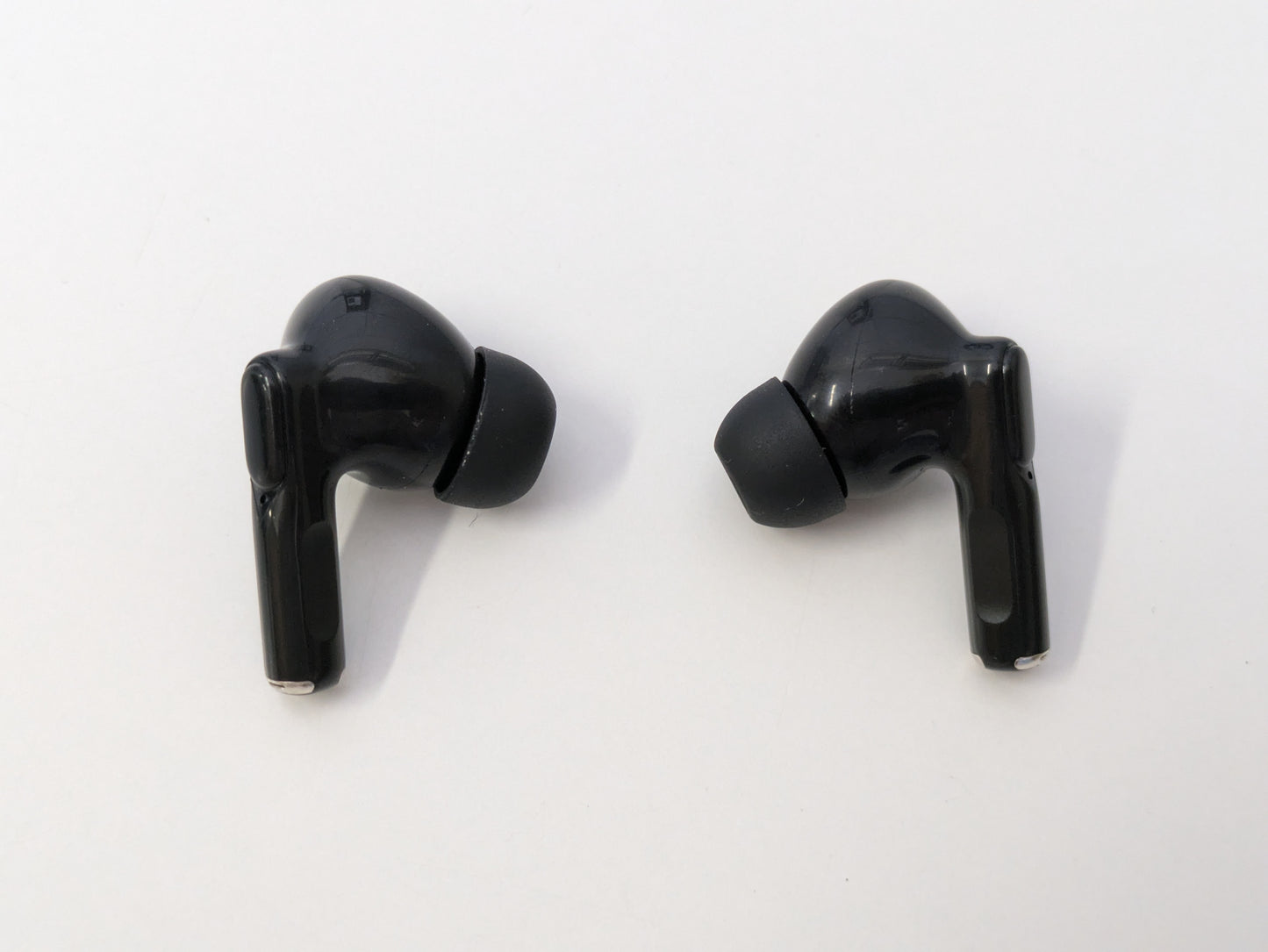 SE-two Battery Bank Smartphone Accessory w/ Built-In Wireless Earbuds - USED