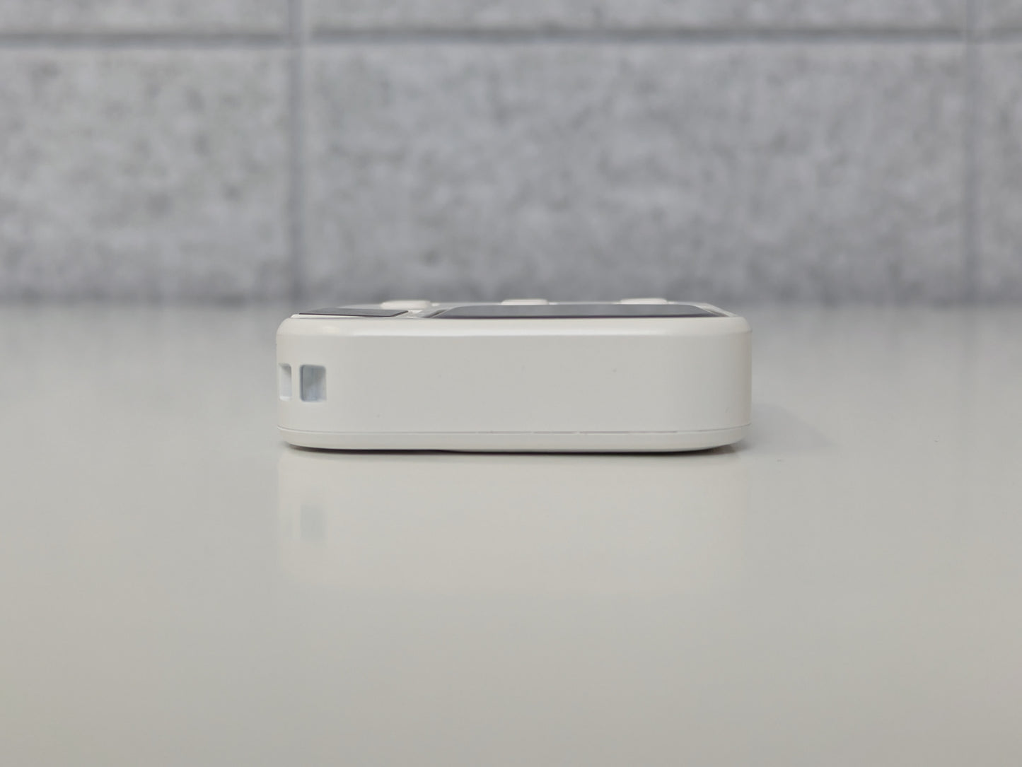 Vitaler X8 - MP3 Player w/ Camera - 32GB - White - USED