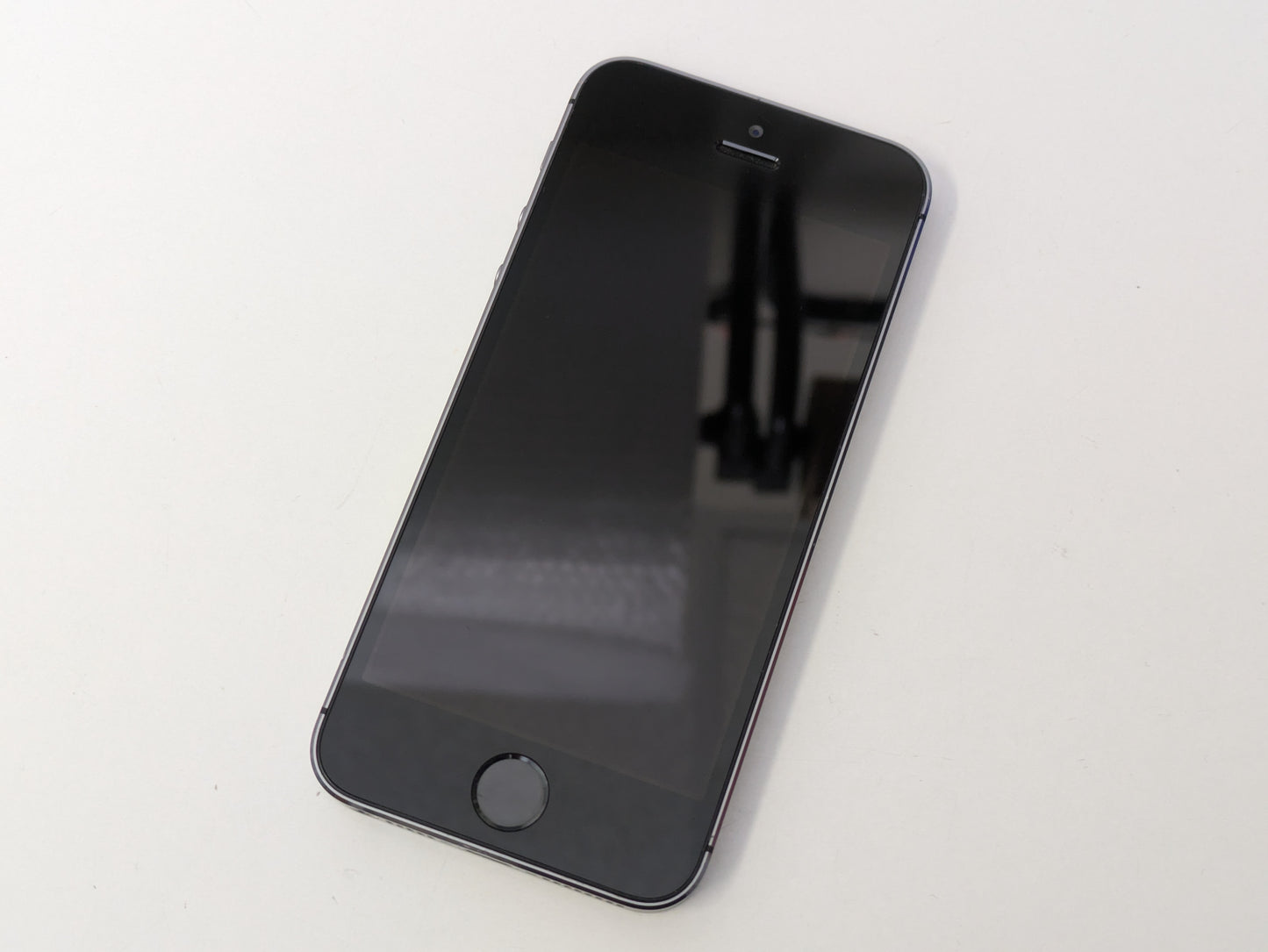 iPhone 5S A1533 (Network Locked to AT&T) - 16GB - Space Gray - USED