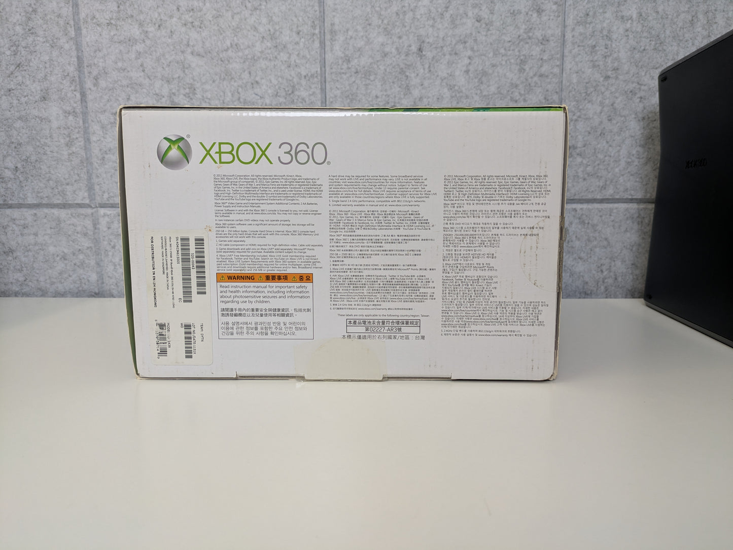 Microsoft Xbox 360 S (Hong Kong) - Ultimate Action Pack - 250GB - Black - COMPLETE IN BOX - Used