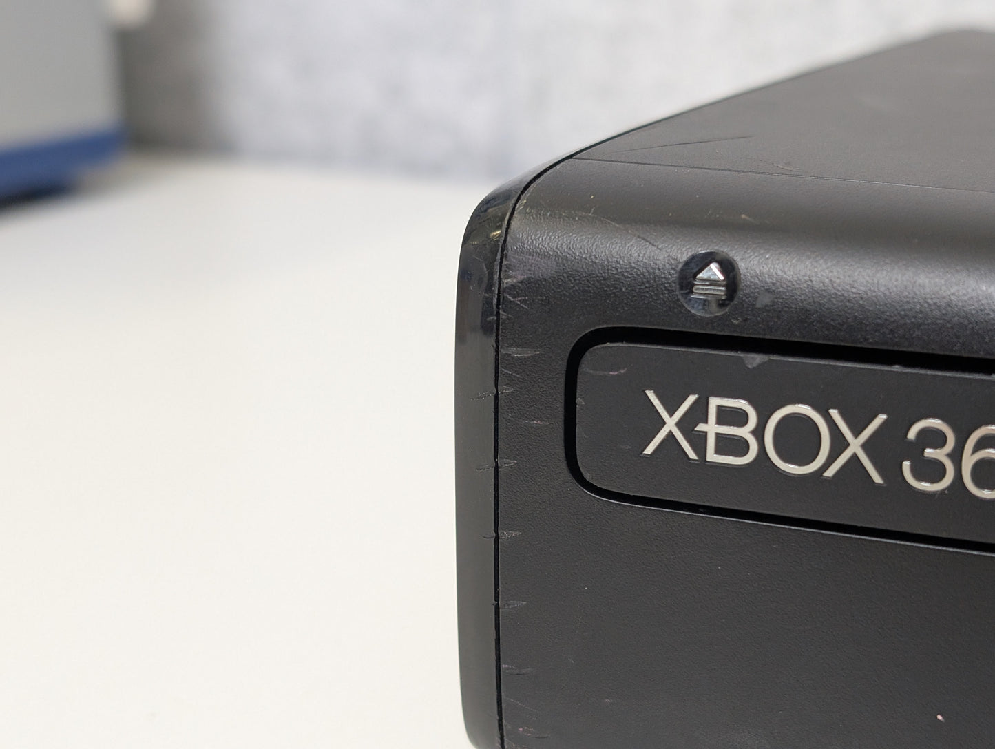 Microsoft Xbox 360 S - 4GB - Black (Console Only) - USED