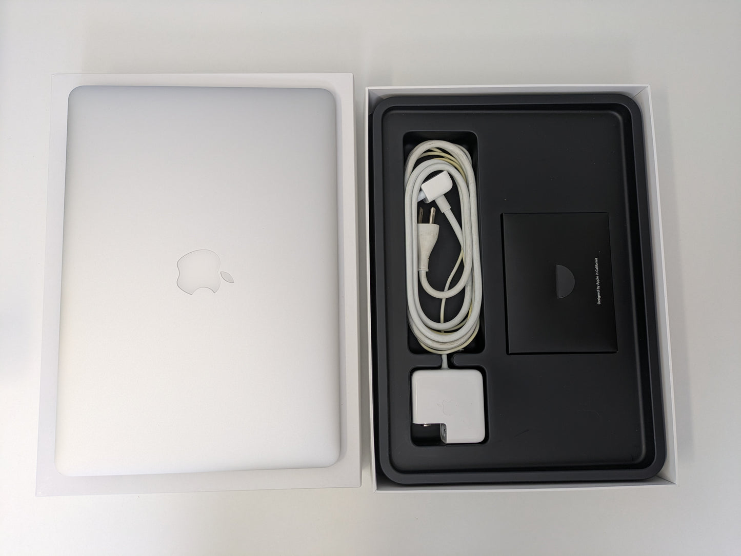 Apple MacBook Air - 13" 2017 - 2.2GHz Intel Core i7, 128GB SSD, 8GB RAM - IN BOX - USED