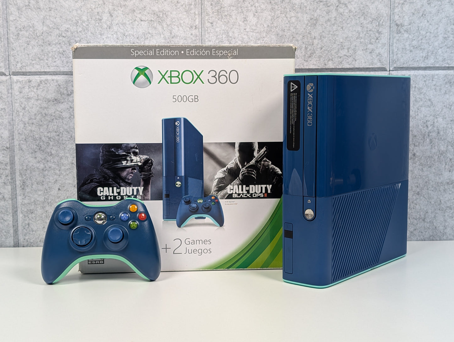 Microsoft Xbox 360 E IN BOX - 500GB - Blue Call of Duty Ltd. Ed. - USED