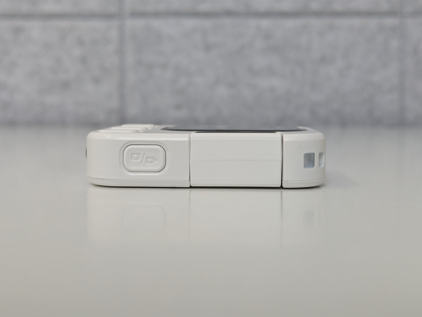 Vitaler X8 - MP3 Player w/ Camera - 32GB - White - USED