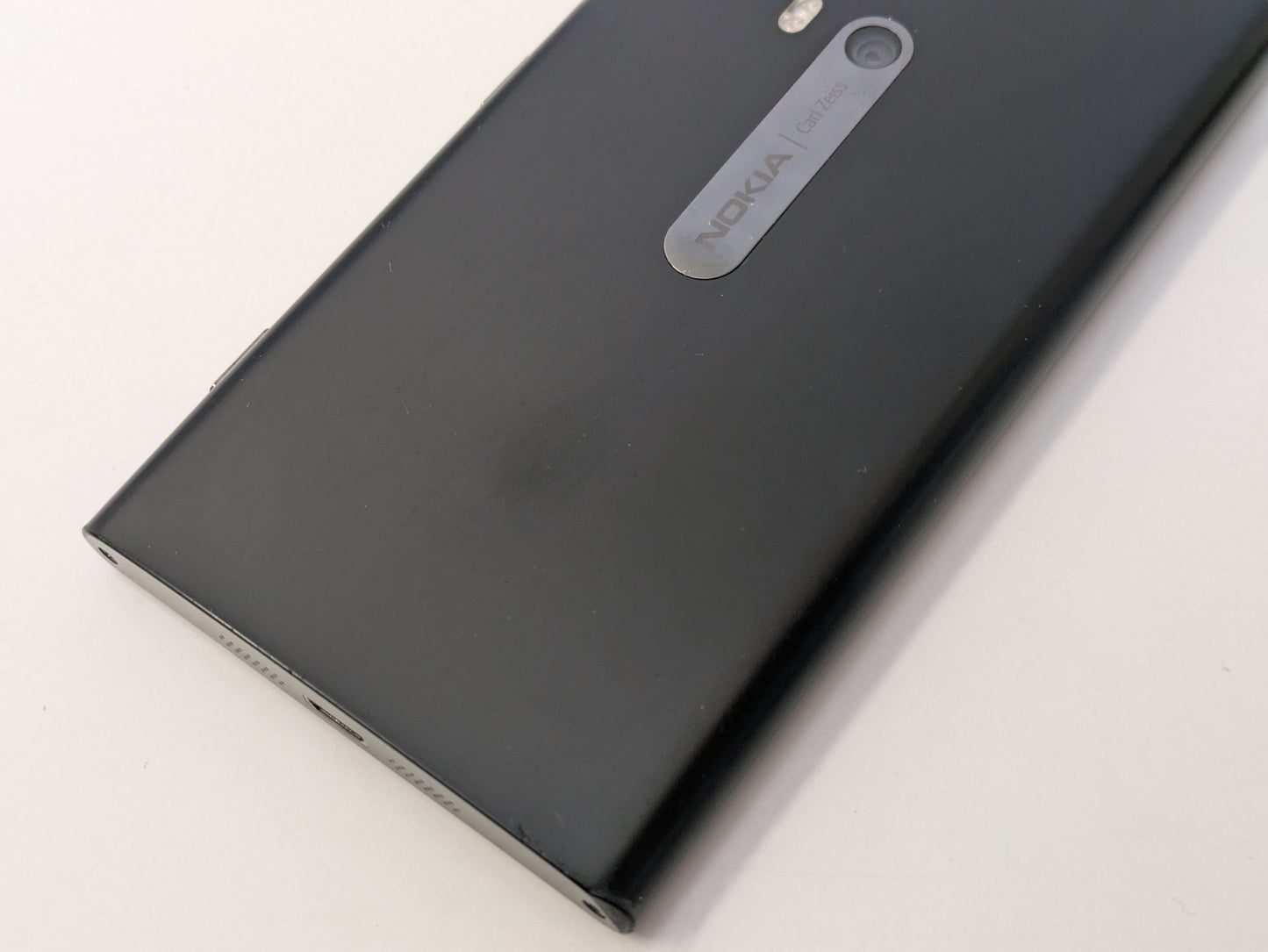 Nokia Lumia 920 RM820 (Network Locked to AT&T) - 32GB - Black - USED