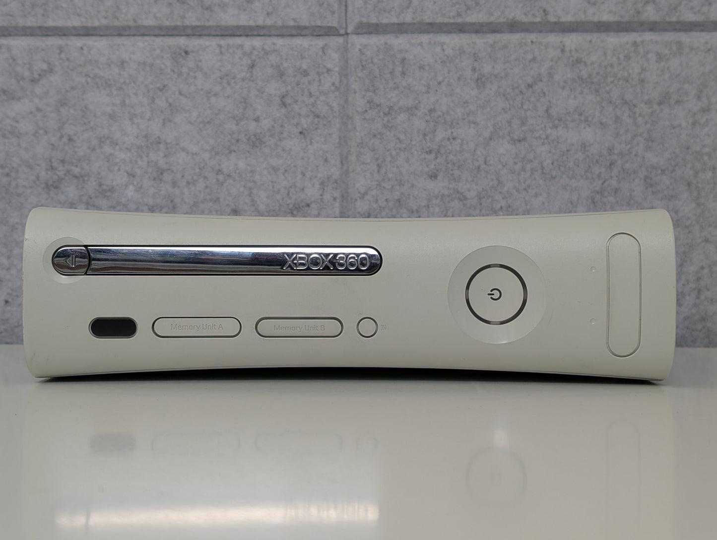 Microsoft Xbox 360 (Xenon, Console ONLY) - 20GB - White - USED