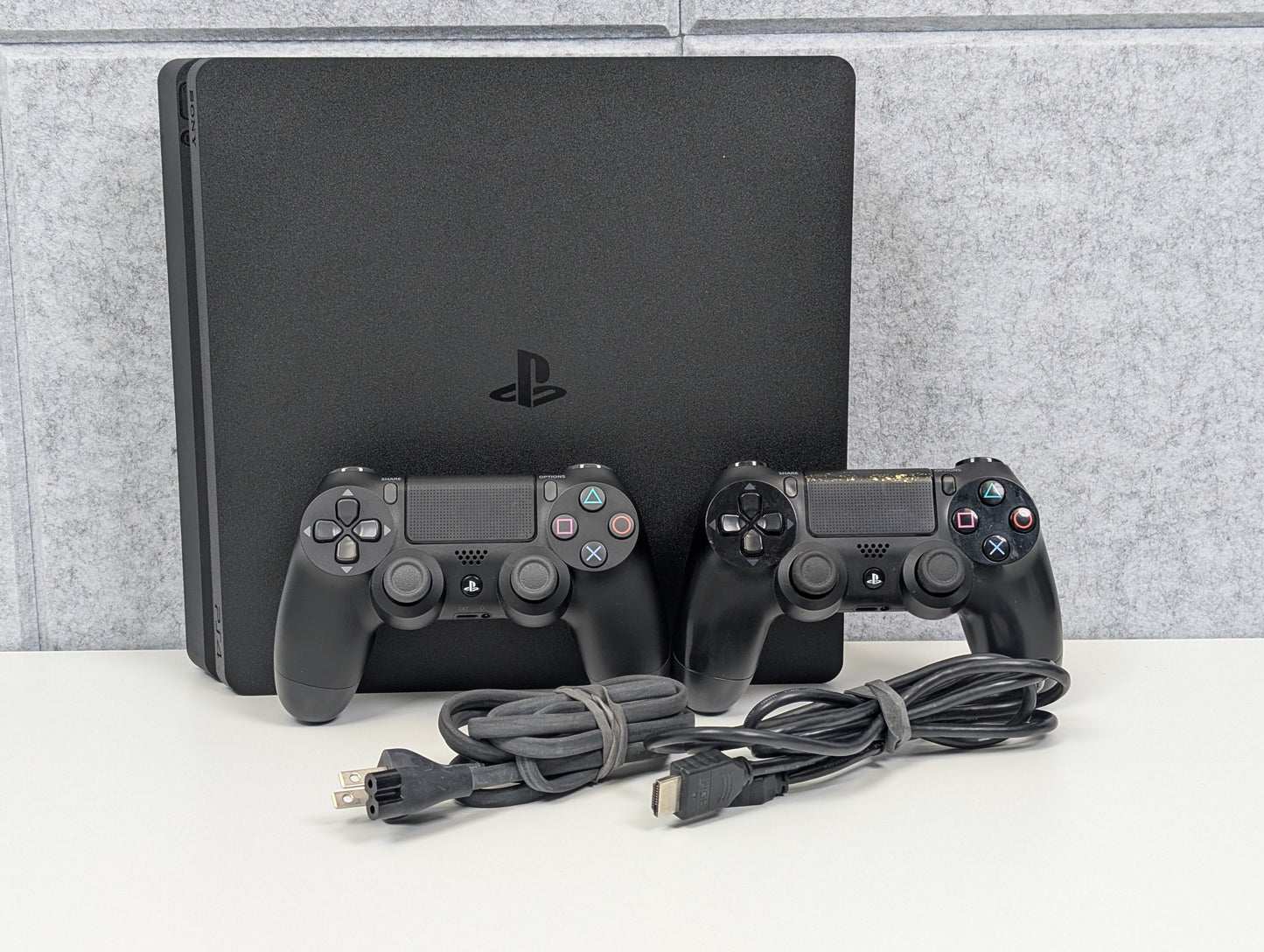 Sony PlayStation 4 Slim LOW FIRMWARE (v12.02) w/ accessories - 1TB - Black - USED