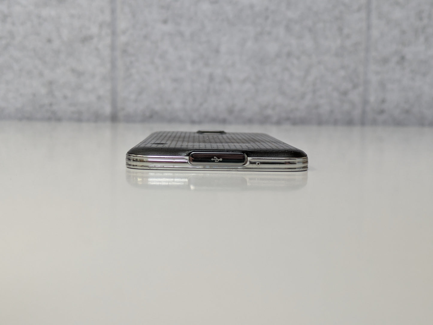 Samsung Galaxy S5 - 16GB - Charcoal Black - FreedomPop Wireless