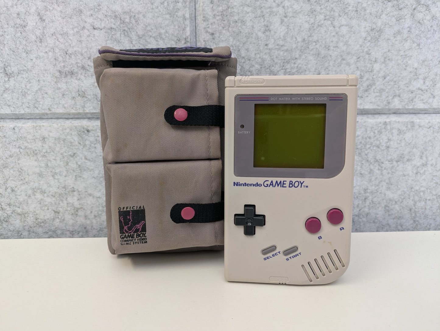 Nintendo GameBoy Handheld Console w/ Carrying Case - USED (GG92)