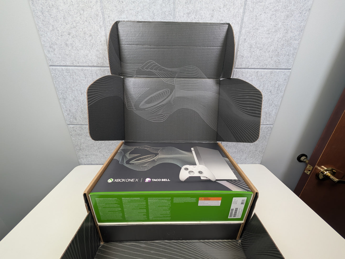 Microsoft Xbox One X - TACO BELL LTD. ED. Silver/White - 1TB - OPEN BOX
