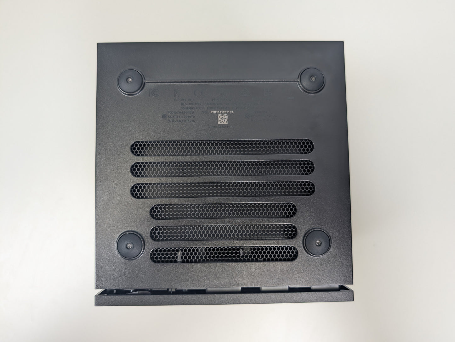 Valve Steam Machine - 2TB w/ Controller - OPEN BOX
