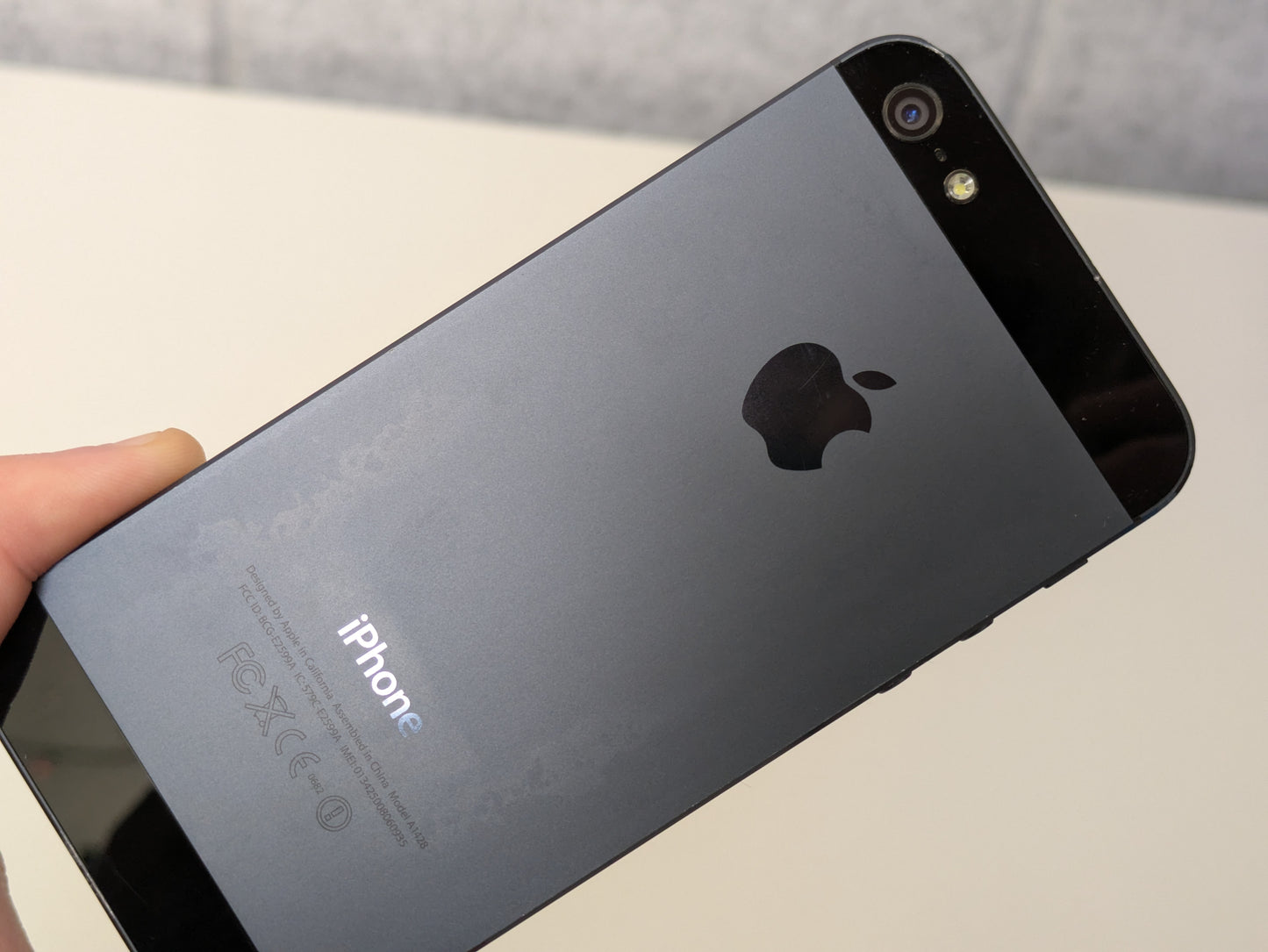 iPhone 5 A1428 (Network Locked to AT&T) - 16GB - Slate Black - USED