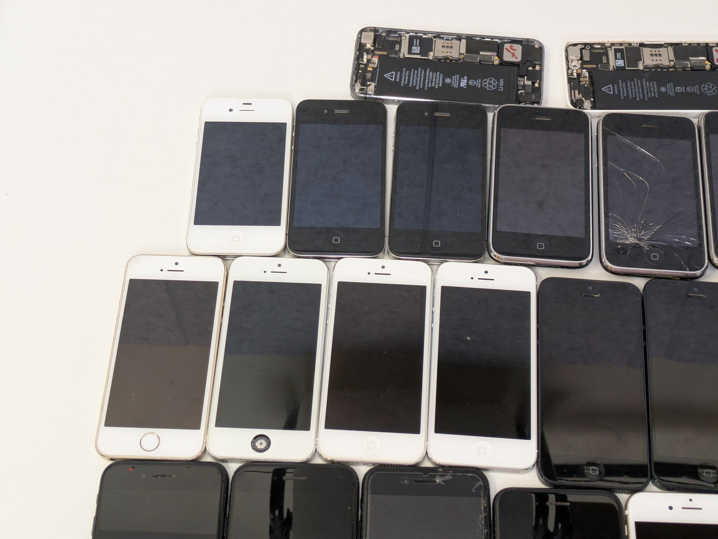 iPhone Lot of 28+ - Various Models from 3G through SE 2022 *READ DESC* AS-IS FOR PARTS/REPAIR