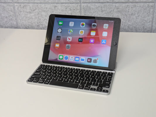 Apple iPad Air A1474 (1st Generation) - 32GB - Space Gray - USED