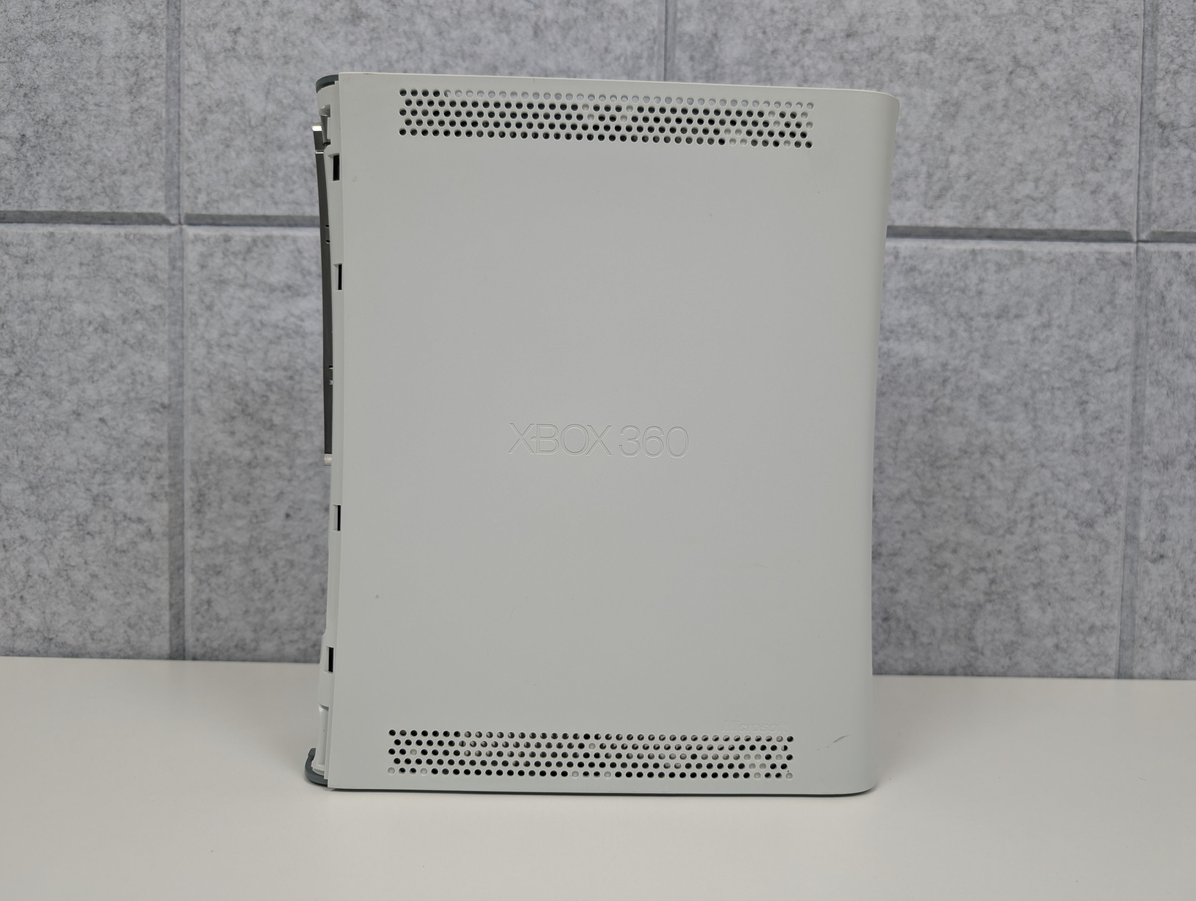 Microsoft Xbox 360 (Xenon) - White - NO HARD DRIVE - AS-IS, RROD